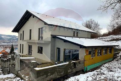 Casă cu 6 camere cu Teren 822 Mp în Central - 19
