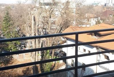 Apartament cu 4 camere decomandat în Primăverii