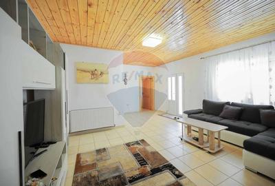 Casa si teren de 1397 mp de vanzare in Ineu, la 18 km de Oradea - 1