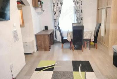 Casă cu 3 camere cu Canalizare în Central