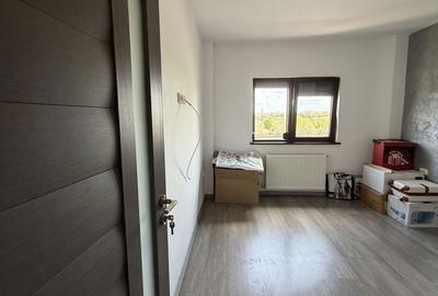 Apartament cu 3 camere decomandat în Vărsătura - 5