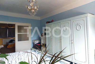 Casa de vanzare 6 camere 260 mp gradina zona foarte linistita Cisnadie - 12