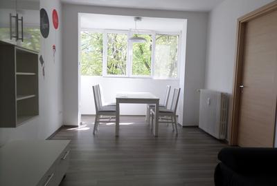 Apartament cu 3 camere semidecomandat, mobilat în Beller