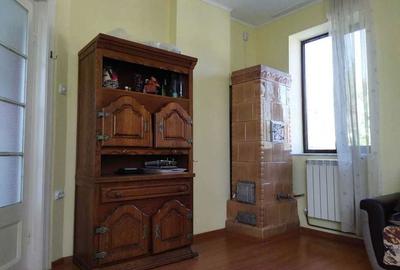 Casă cu 4 camere în Central - 2