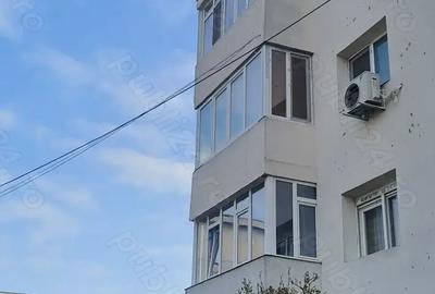 Apartament de vanzare - 4 camere - 1