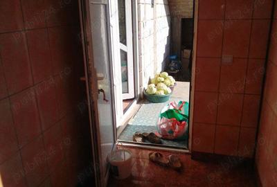 Casă cu 5 camere cu Teren 2000 Mp în Dobroteasa - 4