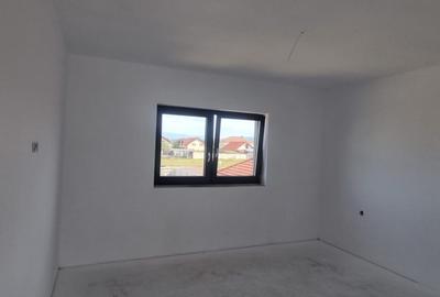 Casă individuală cu 4 camere cu Canalizare în Cristian - 12