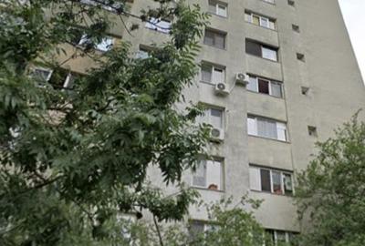 Apartament cu 2 camere semidecomandat, mobilat în Tei