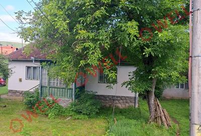 De vânzare în centrul Sovata un teren de 2159 m² cu mai multe case în aceeași cu - 11