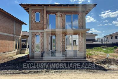 Casă individuală cu 4 camere cu Canalizare în Cetate - 2