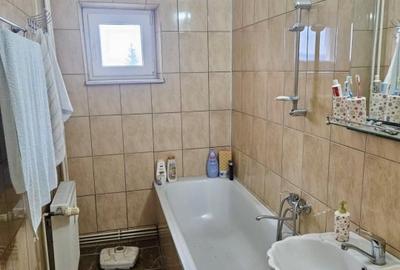 Apartament spatios, 3 camere, etaj 2, Gavana - chiar langa Spitalul Judetean - 5