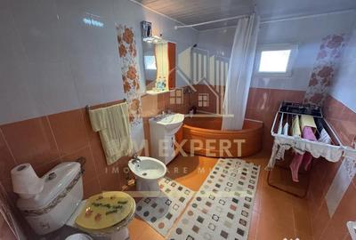 Casă cu 5 camere cu Teren 600 Mp în Rucăr - 1
