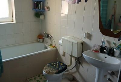 Apartament 2 cam mobilat,utilat (elecrocasnice,vesela,etc) str.Rozelor