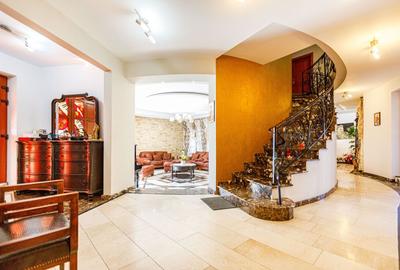 Casă individuală cu 6 camere cu Canalizare în Est - 8