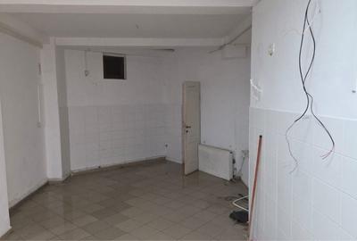 Spațiu comercial, de 100 mp, în Letea Veche