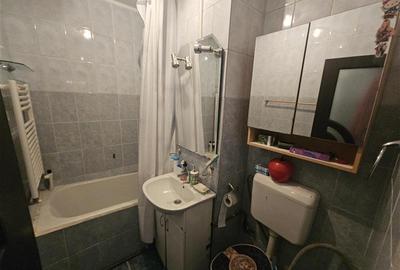 Apartament cu 3 camere semidecomandat, mobilat în Micro II - 21