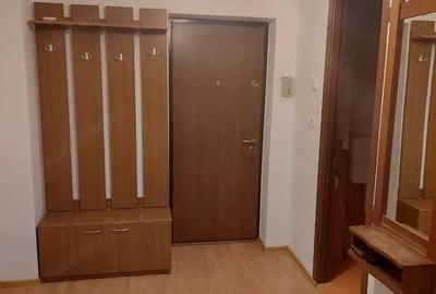 Garsoniera cocheta, mobilata ?i utilata, etaj 1, metrou Titan - 8