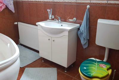 Casă cu 4 camere decomandat în Central - 2