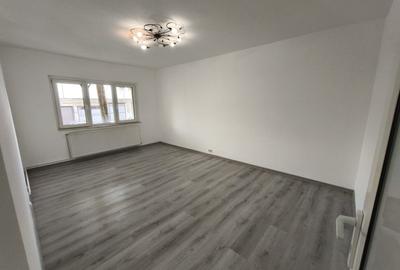 Spațiu comercial de vânzare – Petru Rareș, lângă Școala Nr. 3 - 2