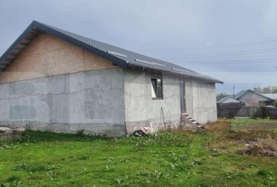 CASA LA ROSU CU TEREN - 6