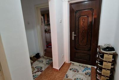 Apartament cu 2 camere decomandat în Micro 6 - 6
