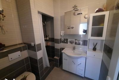 Casă cu 5 camere cu Teren 675 Mp în Burdea - 10