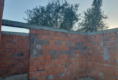 Casă cu 2 camere cu Teren 1142 Mp în Milova - 6