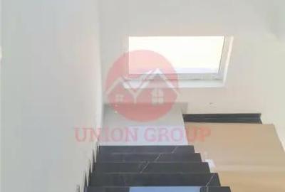 Casă cu 5 camere cu Canalizare în Lumina - 2
