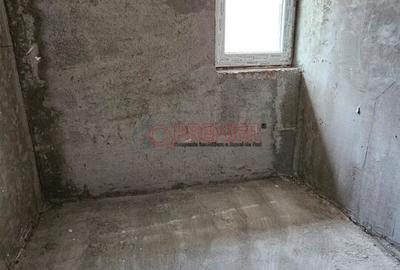 Casă cu 4 camere cu Canalizare în Central - 2