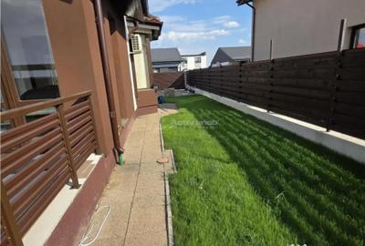 Casă cu 4 camere cu Canalizare în Central - 2