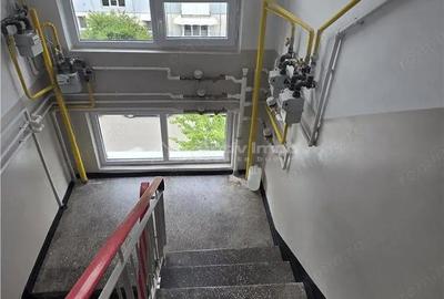 Apartament cu 3 camere semidecomandat în Craiovița Nouă - 2