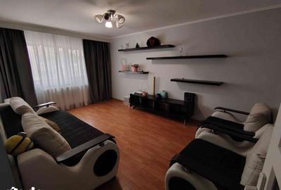 Apartament cu 3 camere decomandat în Micro 11 - 12