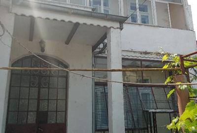 Casă cu 4 camere cu Teren 160 Mp în Central