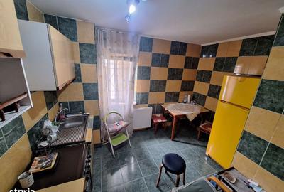 Apartament cu 3 camere decomandat în Traian - 8