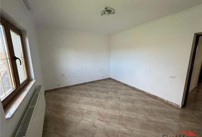 Casă cu Canalizare în Hângulești - 1