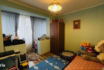 Apartament cu 3 camere semidecomandat în Basarab