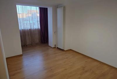 Apartament cu 4 camere decomandat în Libertății - 1