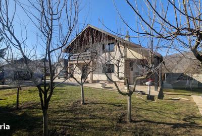 Casă cu 3 camere cu Teren 600 Mp în Central - 2