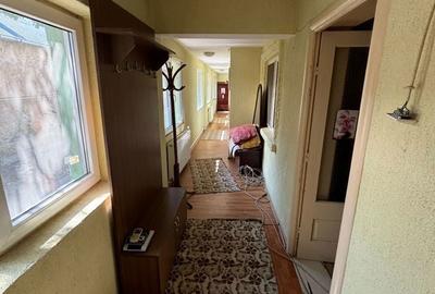 Casă cu 4 camere cu Teren 600 Mp în Rucăr - 2