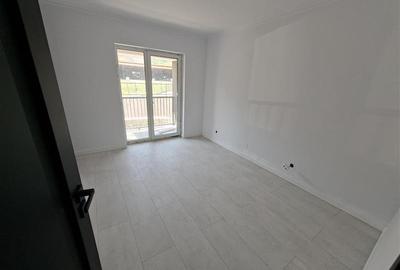 Apartament cu 4 camere semidecomandat în Florești - 4