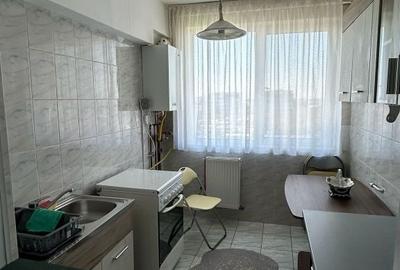 Apartament cu 3 camere semidecomandat în Central - 1
