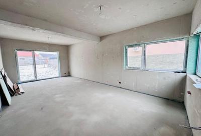 Duplex cu 3 camere cu Canalizare în Moșnița Nouă - 1