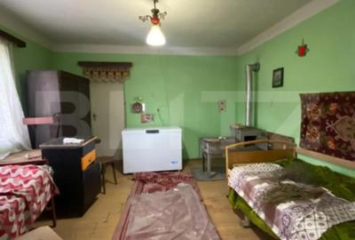 Casă cu 4 camere cu Teren 2400 Mp în Central - 2