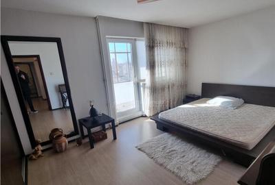 Apartament 3 cam renovat et 3 din 4 zona F-uri Apartament 3 cam renovat et 3 din 4 zona F-uri - 13