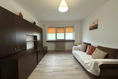 Apartament cu 2 camere semidecomandat în Podu Roș