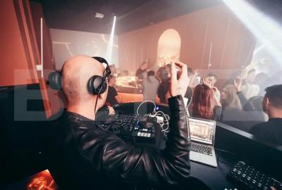 Spațiu comercial, de 90 mp, în Central - 8