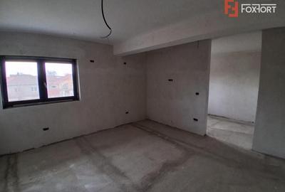 Duplex cu 4 camere cu Canalizare în Plopi - 1