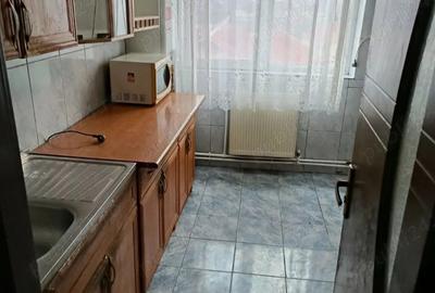 Apartament cu 3 camere semidecomandat în Central - 3
