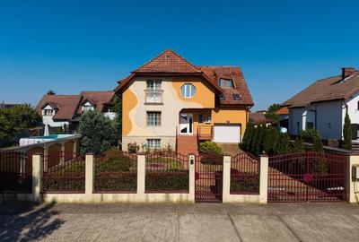 Vilă cu spatii largi, curte generoasă, locație excelentă - 33