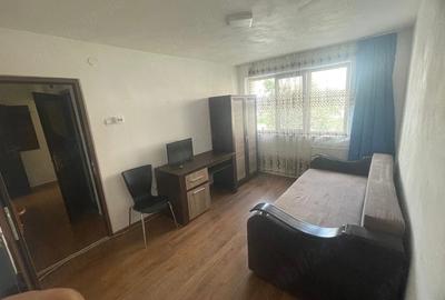 Apartament cu 3 camere semidecomandat în Central - 1